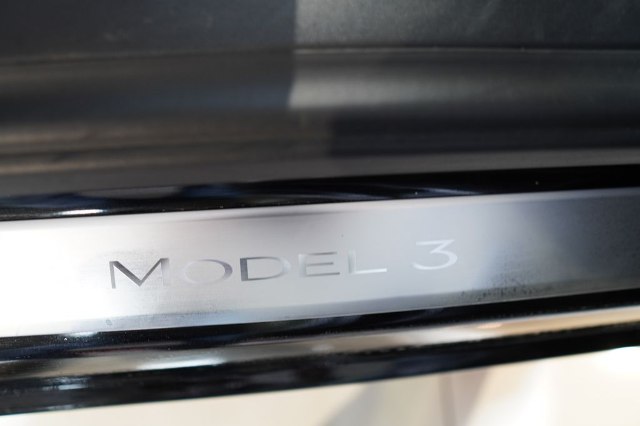 Tesla Model 3 AWD, 350kW, A, 5d.