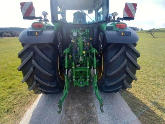 John Deere Kompaktný traktor, 114kW