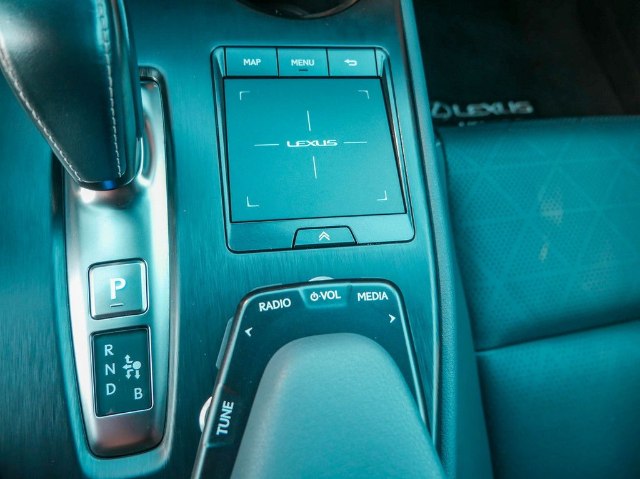 Lexus UX 300e, 150kW, A, 5d.