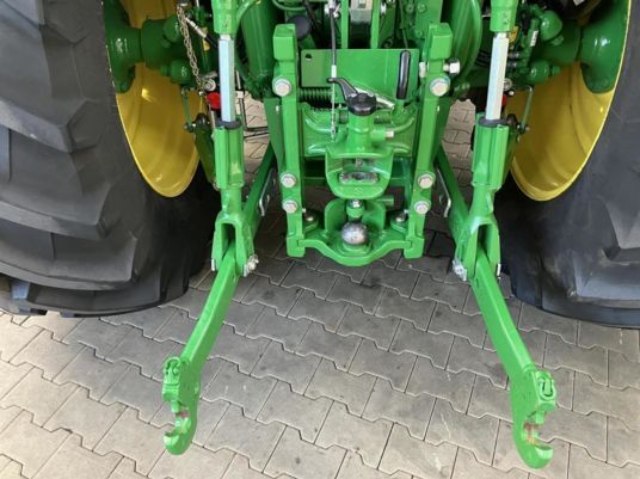 John Deere Kompaktný traktor, 110kW