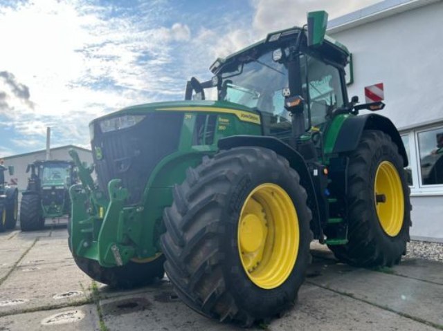 John Deere Kompaktný traktor, 257kW