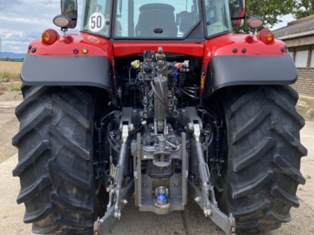 Massey Ferguson Kompaktný traktor, 118kW