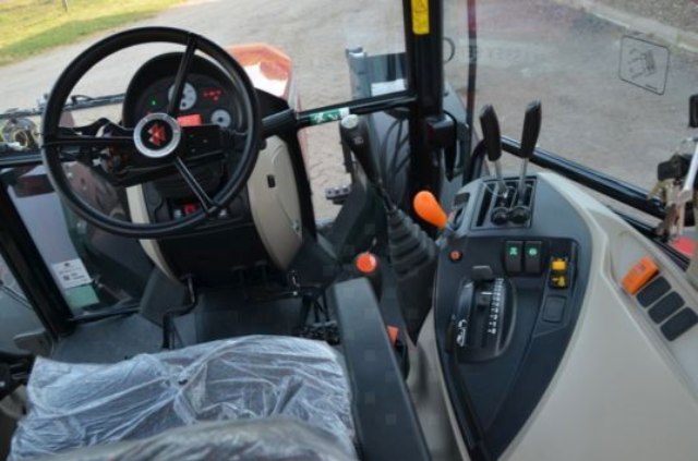 Massey Ferguson Kompaktný traktor, 74kW