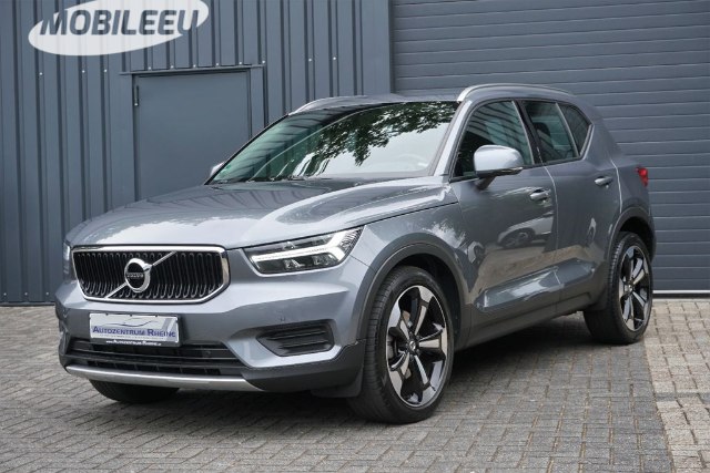 Volvo XC40 Momentum D4 AWD, 140kW, A8, 5d.