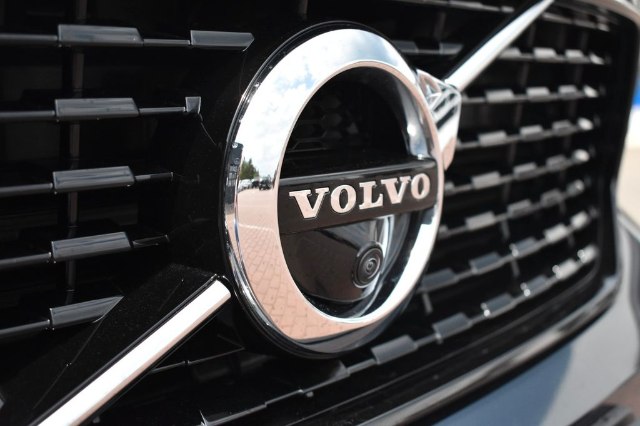 Volvo XC40 R-Design B4 AWD, 145kW, A8, 5d.