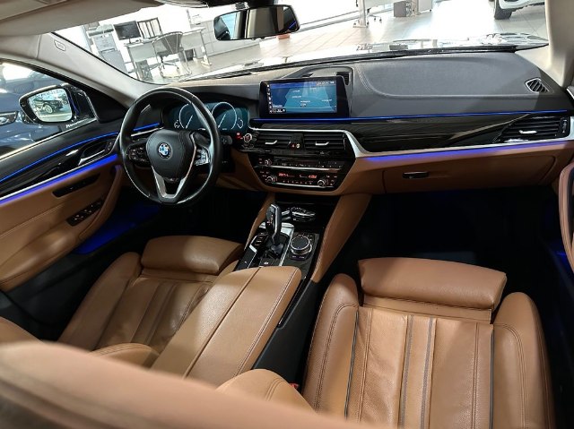 BMW rad 5 Touring Luxury Line 530i xDrive, 185kW, A8, 5d.