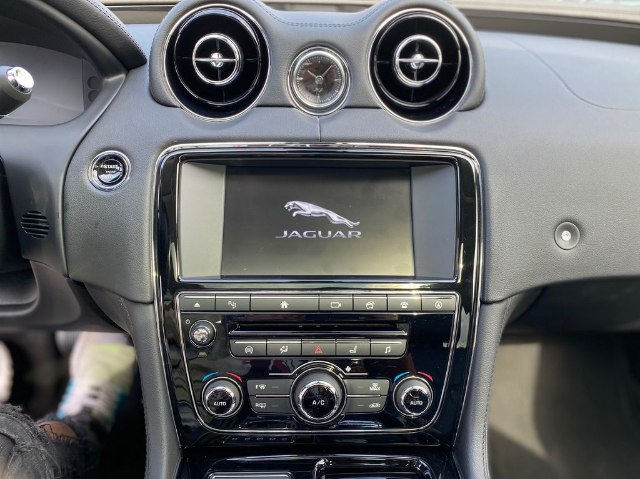 Jaguar XJ Premium Luxury 3.0 V6, 221kW, A8, 5d.