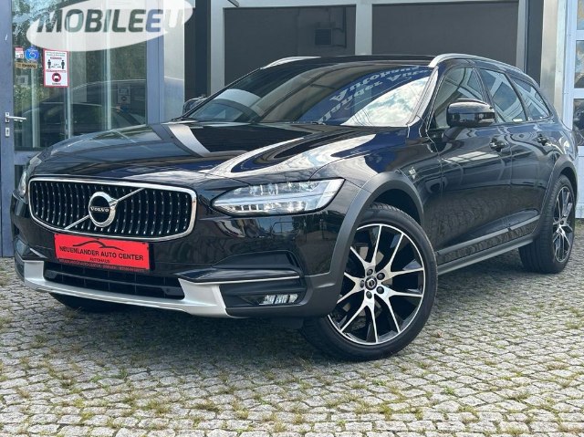 Volvo V90 Cross Country Pro D4 AWD, 140kW, A8, 5d.