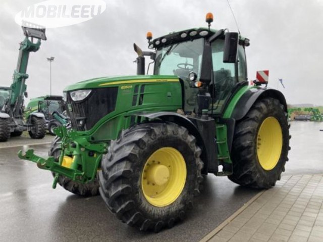 John Deere 6250R Kompaktný traktor, 221kW